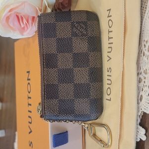 Authentic Louis Vuitton Damier key cles